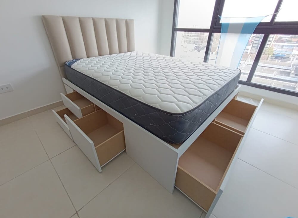 Modelo Atlas: cama box de 45 cm de alto con 6 cajones laterales y 2 frontales