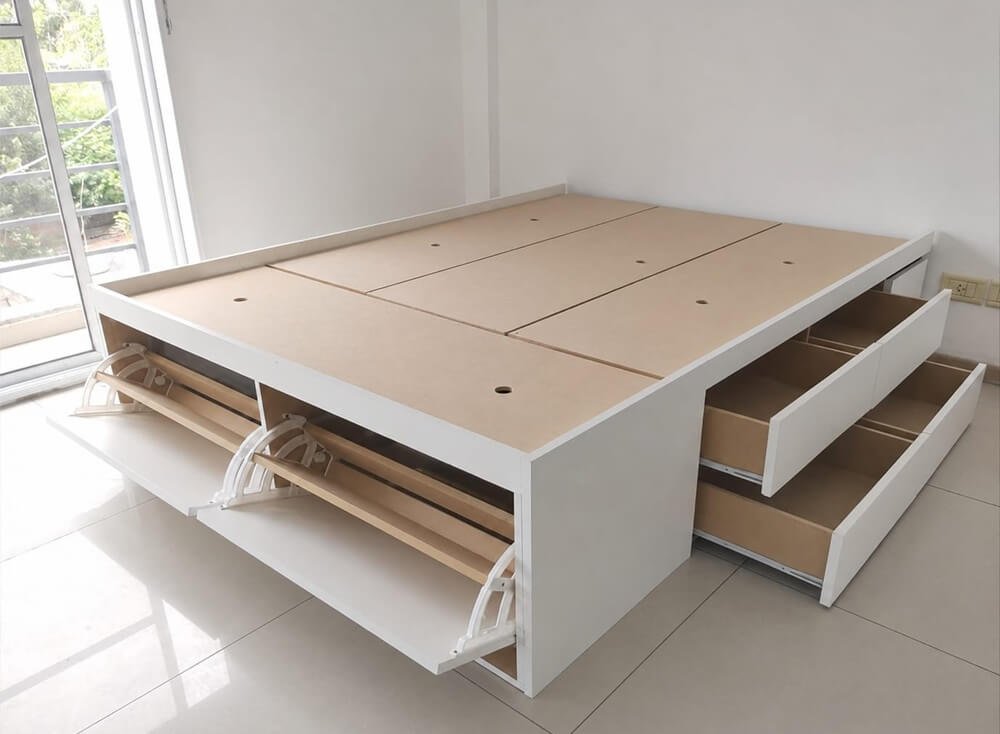Modelo Iris: cama box con ocho cajones laterales y dos zapateros